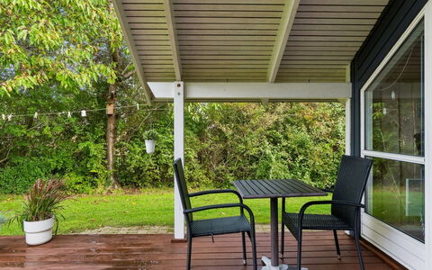 Elenor - 1.3Km from the Sea: Hout, Veranda, Meubilair, Buitenmeubels, Schaduw, Plafond, Stoel, Dek, Buitentafel, Outdoor Structuur