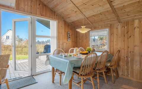 Heika - 6.8Km from the Sea: Meubilair, Hout, Interieur Ontwerp, Flooring, Verdieping, Stoel, Kamer, Plafond, Woonkamer, Appartement