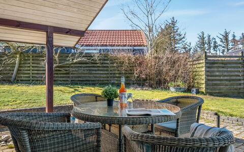 Heika - 6.8Km from the Sea: Meubilair, Hout, Interieur Ontwerp, Flooring, Verdieping, Stoel, Kamer, Plafond, Woonkamer, Appartement