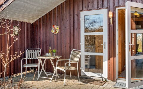 Heika - 6.8Km from the Sea: Meubilair, Hout, Interieur Ontwerp, Flooring, Verdieping, Stoel, Kamer, Plafond, Woonkamer, Appartement