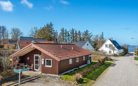 Heika - 6.8Km from the Sea: Meubilair, Hout, Interieur Ontwerp, Flooring, Verdieping, Stoel, Kamer, Plafond, Woonkamer, Appartement