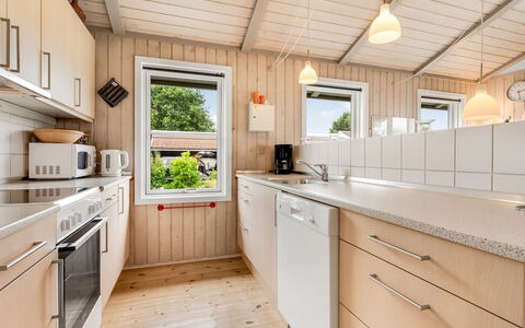 Hava - 250M from the Sea: Hout, Huis, Beits, Hardwood, Verblijf, Plank, Keuken, Multiplex, Houten Vloer, Ontwerp