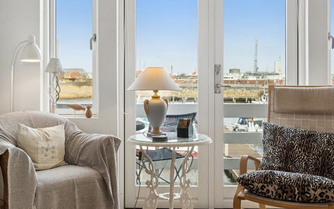 Ljubinka - 5M from the Sea: Meubilair, Interieur Ontwerp, Stoel, Tafel, Verdieping, Flooring, Kamer, Appartement, Verlichting, Woonkamer