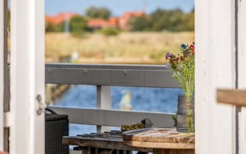 Ljubinka - 5M from the Sea: Hout, Buitenmeubels, Stoel, Hardwood, Schaduw, Balkon, Beits, Buitentafel, Eco Hotel, Dek