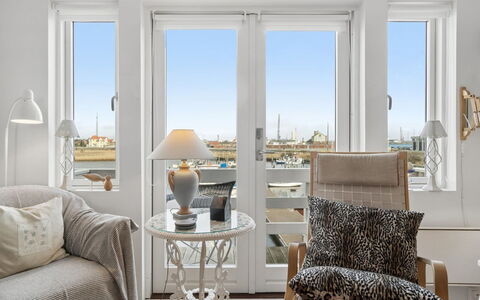 Ljubinka - 5M from the Sea: Meubilair, Interieur Ontwerp, Verdieping, Flooring, Appartement, Tafel, Stoel, Kamer, Plafond, Woonkamer