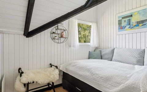 Petkana - 4Km from the Sea: Bed, Slaapkamer, Hout, Interieur Ontwerp, Meubilair, Verdieping, Flooring, Bedding, Linens, Laken