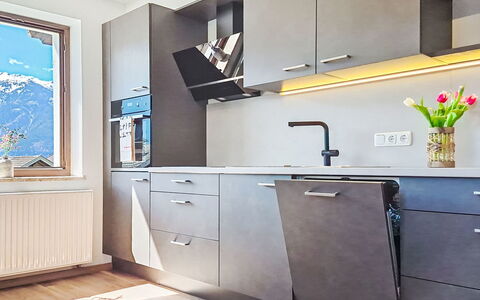 Panoramablick Tauern: Keuken, Toestel Van De Keuken, Countertop, Meubilair, Interieur Ontwerp, Flooring, Cabinetry, Hout, Huishoudapparatuur, Major Appliance