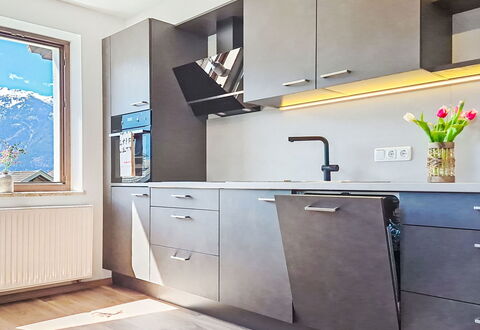 Panoramablick Tauern: Keuken, Toestel Van De Keuken, Countertop, Meubilair, Interieur Ontwerp, Flooring, Cabinetry, Hout, Huishoudapparatuur, Major Appliance