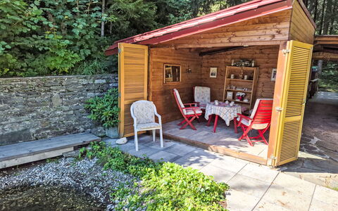 Luna: Dak, Huis, Huis, Verblijf, Deur, Siding, Landgoed, Gazon, Werf, Veranda