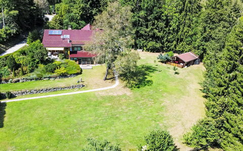 Luna: Dak, Huis, Huis, Verblijf, Deur, Siding, Landgoed, Gazon, Werf, Veranda