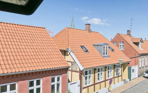 Cedomir - 400M from the Sea: Meubilair, Buitenmeubels, Tableware, Tafel, Drinkware, Stoel, Buitentafel, Voedsel, Fles