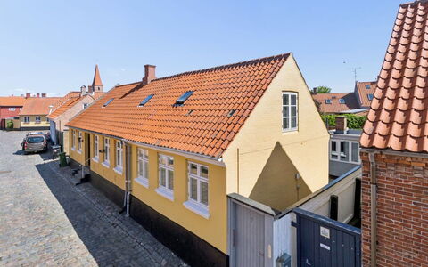 Cedomir - 400M from the Sea: Meubilair, Buitenmeubels, Tableware, Tafel, Drinkware, Stoel, Buitentafel, Voedsel, Fles