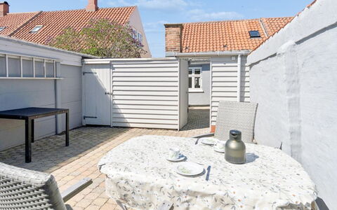 Cedomir - 400M from the Sea: Meubilair, Buitenmeubels, Tableware, Tafel, Drinkware, Stoel, Buitentafel, Voedsel, Fles