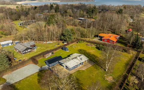Jytte - 800M to the Fjord: Meubilair, Hout, Interieur Ontwerp, Flooring, Verdieping, Stoel, Kamer, Plafond, Woonkamer, Appartement