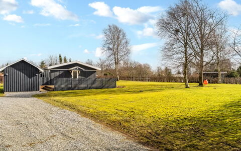 Jytte - 800M to the Fjord: Meubilair, Hout, Interieur Ontwerp, Flooring, Verdieping, Stoel, Kamer, Plafond, Woonkamer, Appartement