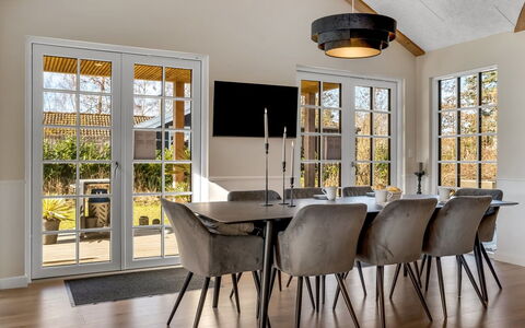 Goti - 400M from the Sea: Meubilair, Interieur Ontwerp, Flooring, Stoel, Verdieping, Tafel, Eetkamer, Hout, Houten Vloer, Keuken En Eettafel
