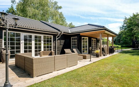 Goti - 400M from the Sea: Dak, Huis, Verblijf, Buitenmeubels, Schaduw, Tuin, Landgoed, Werf, Veranda, Patio