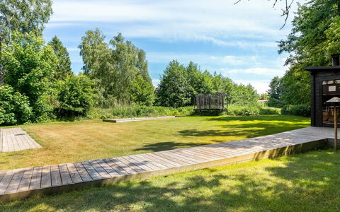 Goti - 400M from the Sea: Gras, Struik, Tuin, Land Lot, Groundcover, Gazon, Landscaping, Weide, Gang, Park