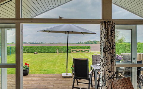Arnia - 100M from the Sea: Hout, Dak, Huis, Huis, Architectuur, Siding, Land Lot, Verblijf, Schuur, Garden Gebouwen