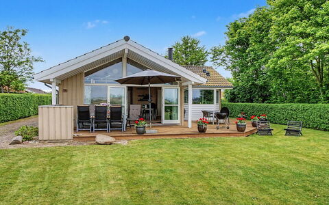 Arnia - 100M from the Sea: Hout, Dak, Huis, Huis, Architectuur, Siding, Land Lot, Verblijf, Schuur, Garden Gebouwen
