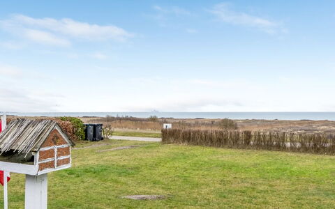 Richard - 400M from the Sea: Meubilair, Hout, Interieur Ontwerp, Flooring, Verdieping, Stoel, Kamer, Plafond, Woonkamer, Appartement