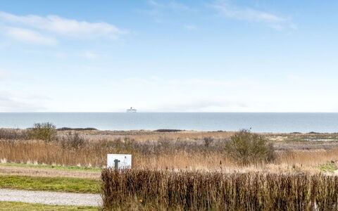 Richard - 400M from the Sea: Meubilair, Hout, Interieur Ontwerp, Flooring, Verdieping, Stoel, Kamer, Plafond, Woonkamer, Appartement