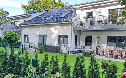 Traumzeit: Woongebied, Huis, Huis, Landgoed, Tuin, Verblijf, Schaduw, Balkon, Werf, Voorstad