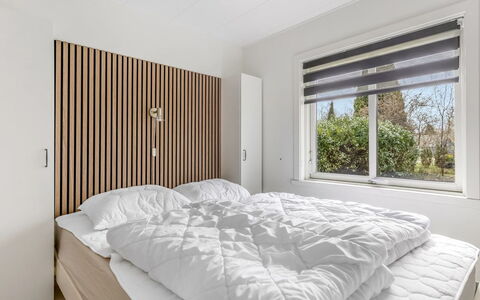 Friderica - 30Km from the Sea: Interieur Ontwerp, Slaapkamer, Muur, Bed, Hout, Plafond, Meubilair, Flooring, Verdieping, Bedding