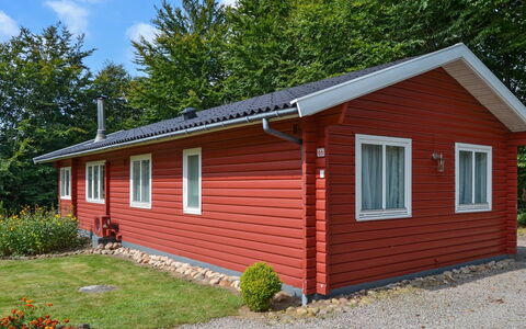 Friderica - 30Km from the Sea: Hout, Dak, Huis, Verblijf, Siding, Struik, Huis, Garden Gebouwen, Verf