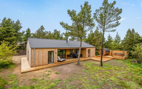 Helina - 250M to the Fjord: Hout, Verblijf, Garden Gebouwen, Hardwood, Schuur, Blokhut, Lariks, Siding