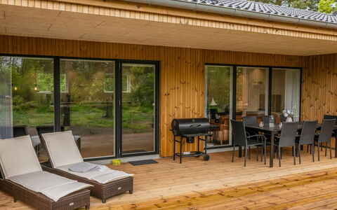 Helina - 250M to the Fjord: Hout, Flooring, Meubilair, Verdieping, Houten Vloer, Hardwood, Beits, Huis, Dek, Plank