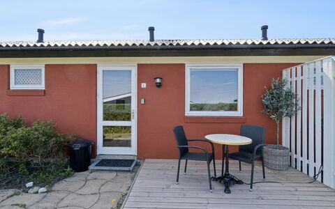 Maksimilian - 300M from the Sea: Meubilair, Buitenmeubels, Tableware, Tafel, Drinkware, Stoel, Buitentafel, Voedsel, Fles