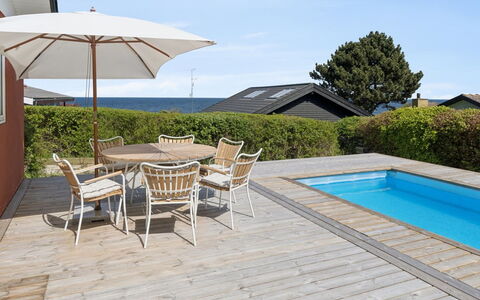 Maksimilian - 300M from the Sea: Meubilair, Buitenmeubels, Tableware, Tafel, Drinkware, Stoel, Buitentafel, Voedsel, Fles