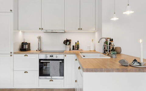 Maksimilian - 300M from the Sea: Keuken, Countertop, Toestel Van De Keuken, Cabinetry, Hout, Meubilair, Flooring, Major Appliance, Interieur Ontwerp, Lichte Inrichting