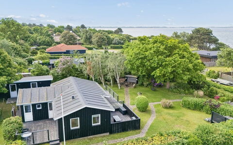 Marillia - 75M from the Sea: Woongebied, Huis, Huis, Landschap, Dak, Landgoed, Verblijf, Landscaping, Voorstad, Gazon