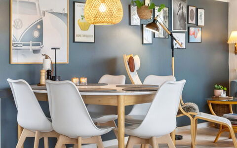Marillia - 75M from the Sea: Meubilair, Interieur Ontwerp, Stoel, Huis, Kamer, Woonkamer, Lichte Inrichting, Keuken En Eettafel, Eetkamer, Lamp