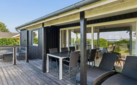 Marillia - 75M from the Sea: Hout, Veranda, Schaduw, Plank, Dek, Hardwood, Beits, Gang, Hek, Balkon