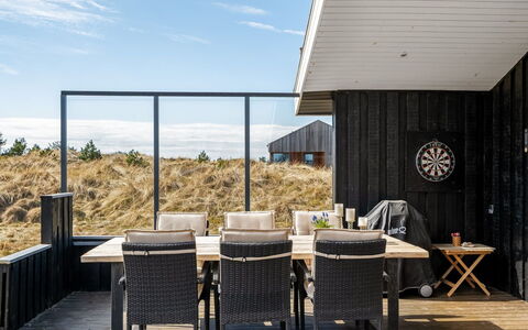 Steinunn - 600M from the Sea: Meubilair, Hout, Interieur Ontwerp, Flooring, Verdieping, Stoel, Kamer, Plafond, Woonkamer, Appartement