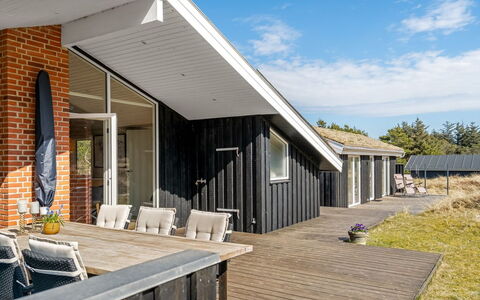 Steinunn - 600M from the Sea: Meubilair, Hout, Interieur Ontwerp, Flooring, Verdieping, Stoel, Kamer, Plafond, Woonkamer, Appartement