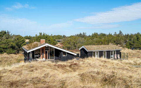 Steinunn - 600M from the Sea: Meubilair, Hout, Interieur Ontwerp, Flooring, Verdieping, Stoel, Kamer, Plafond, Woonkamer, Appartement