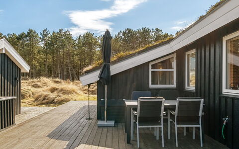 Steinunn - 600M from the Sea: Meubilair, Hout, Interieur Ontwerp, Flooring, Verdieping, Stoel, Kamer, Plafond, Woonkamer, Appartement