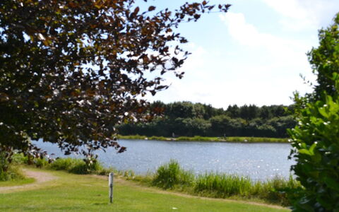Jalina - 30Km from the Sea: Meubilair, Buitenmeubels, Tableware, Tafel, Drinkware, Stoel, Buitentafel, Voedsel, Fles