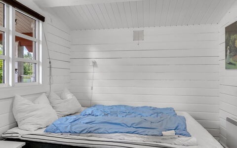 Jalina - 30Km from the Sea: Hout, Verdieping, Flooring, Interieur Ontwerp, Plafond, Huis, Slaapkamer, Kamer, Houten Vloer, Bed