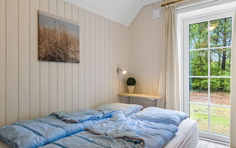 Ullamaj - 700M from the Sea: Hout, Slaapkamer, Interieur Ontwerp, Bed, Verdieping, Flooring, Laken, Bedding, Plafond, Bed Frame