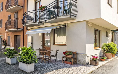 Mimi: Bloempot, Deur, Balkon, Kamerplant, Appartement, Luifel, Verf