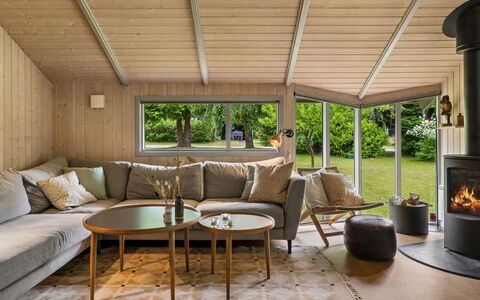 Niela - 700M from the Sea: Meubilair, Interieur Ontwerp, Flooring, Hout, Verdieping, Bankstel, Plafond, Woonkamer, Kamer, Verlichting