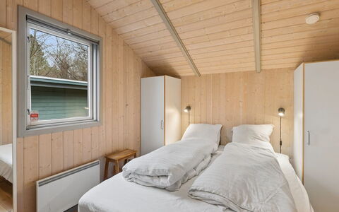 Niela - 700M from the Sea: Hout, Huis, Plafond, Slaapkamer, Deur, Bed, Hardwood, Beits, Plank, Bed Frame