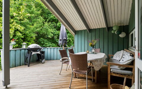 Niela - 700M from the Sea: Meubilair, Buitenmeubels, Tableware, Tafel, Drinkware, Stoel, Buitentafel, Voedsel, Fles