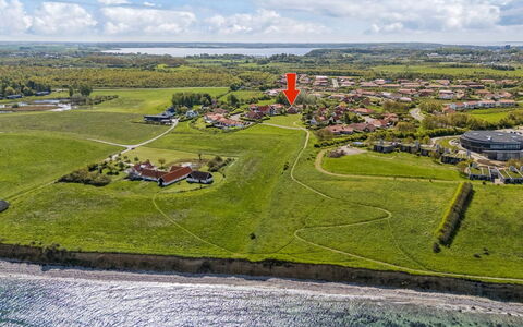 Arnke - 300M from the Sea: Meubilair, Buitenmeubels, Tableware, Tafel, Drinkware, Stoel, Buitentafel, Voedsel, Fles