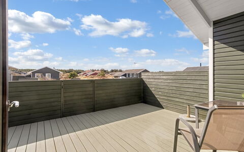Eida - 400M from the Sea: Meubilair, Interieur Ontwerp, Hout, Plafond, Flooring, Verdieping, Houten Vloer, Keuken En Eettafel, Tafel, Lichte Inrichting